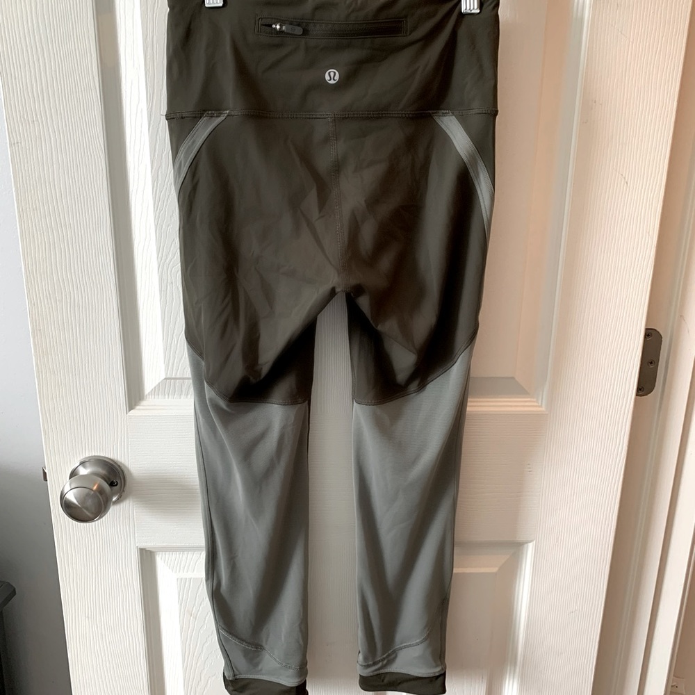 Dark green Lululemon leggings